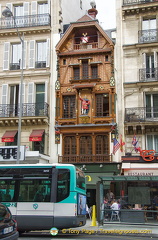 An interesting facade of this McDonald's in Paris